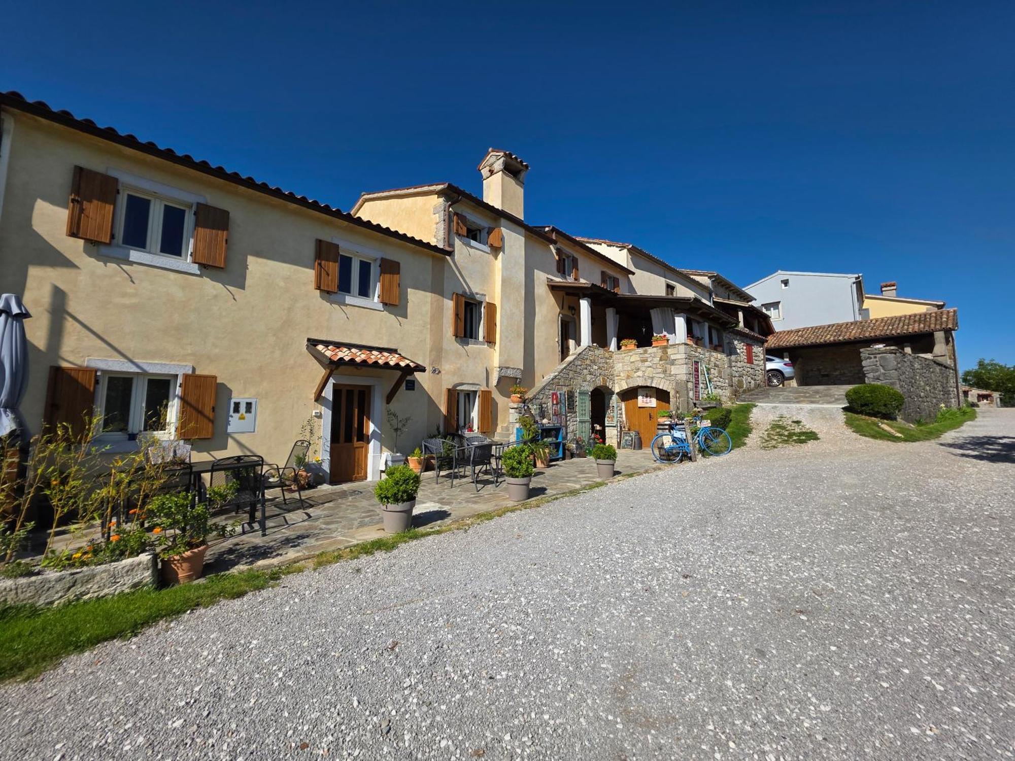 Apartment Hum-The Smallest Town In The World Exterior photo